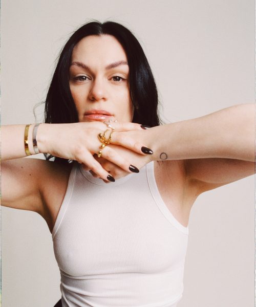 Jessie J faz aguardado retorno com “No Secrets”