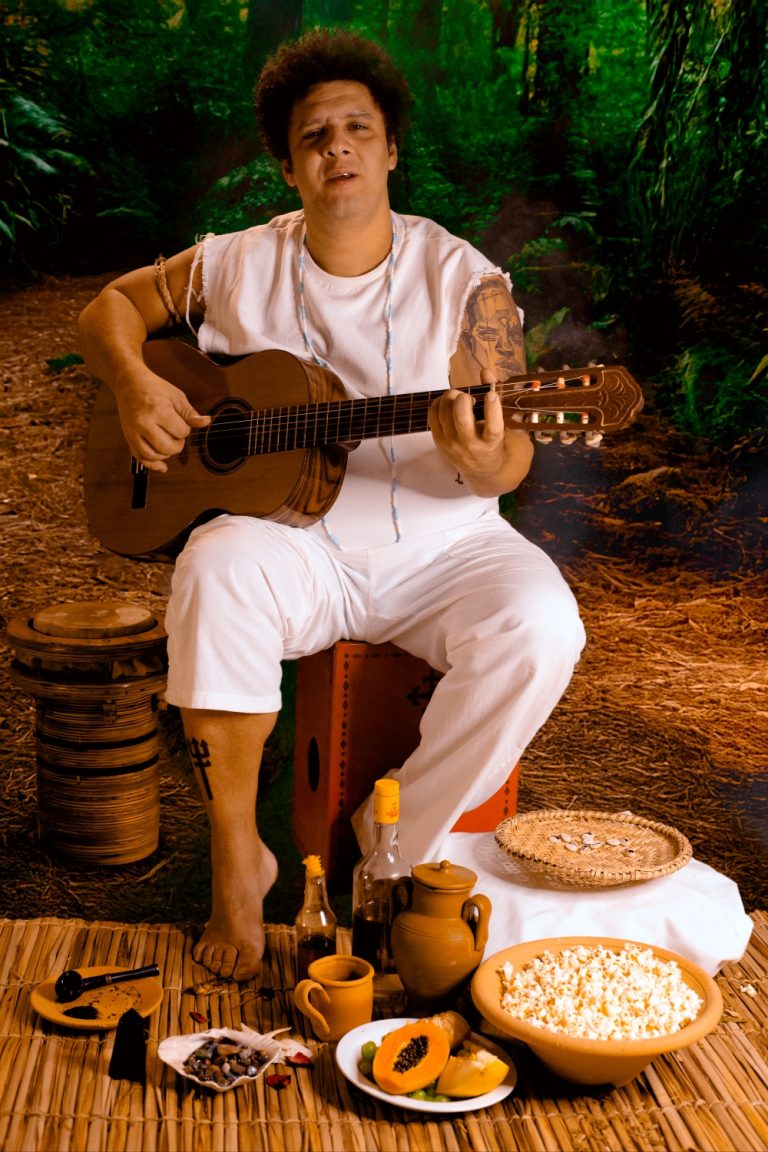 Juliano Juba lança “Cumbuca”, MPB de raízes ancestrais