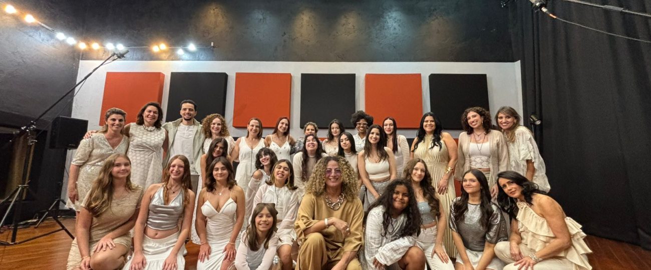 Coral da School of Rock Moema lança videoclipe de fim de ano com releitura de Exagerado, de Cazuza