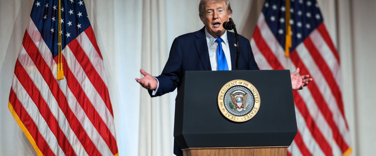 Trump desafia o papa sobre armas nucleares iranianas e clama por um embate sem evidências.