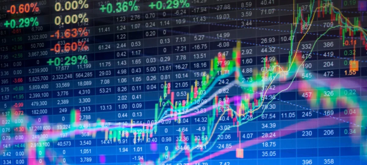 Dólar em alta impulsiona queda do Ibovespa após revelações sobre Flávio Bolsonaro e Vorcaro